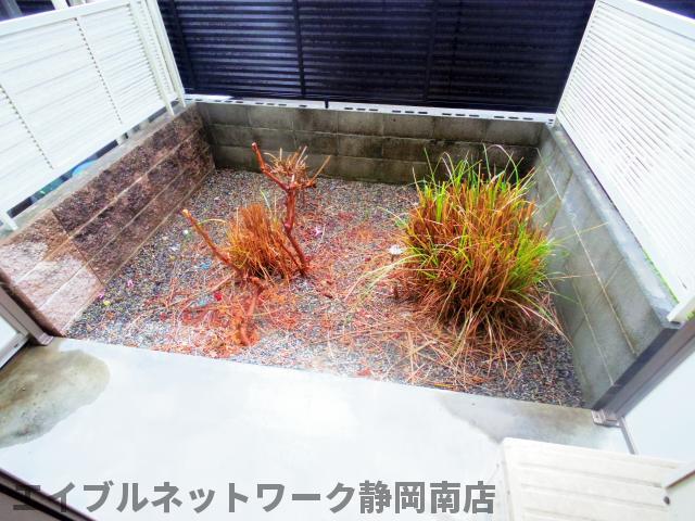 庭　テラスです