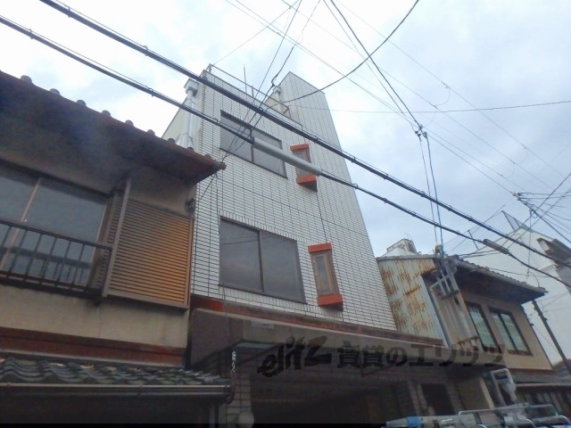 京都市中京区壬生松原町のマンションの建物外観