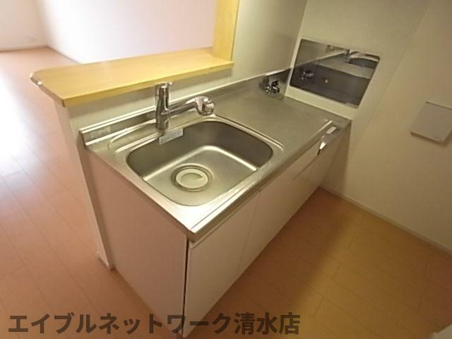 キッチン　コンパクトなキッチンで掃除もラクラク