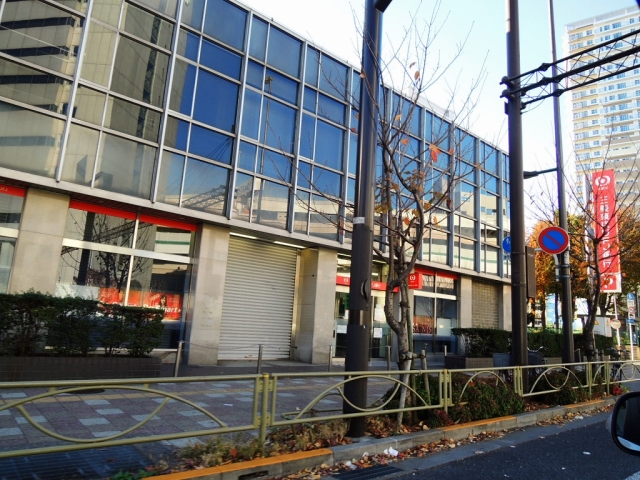 銀行　三菱東京UFJ銀行滝野川支店（銀行）まで294m