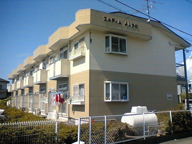 富士市川成島のアパートの建物外観