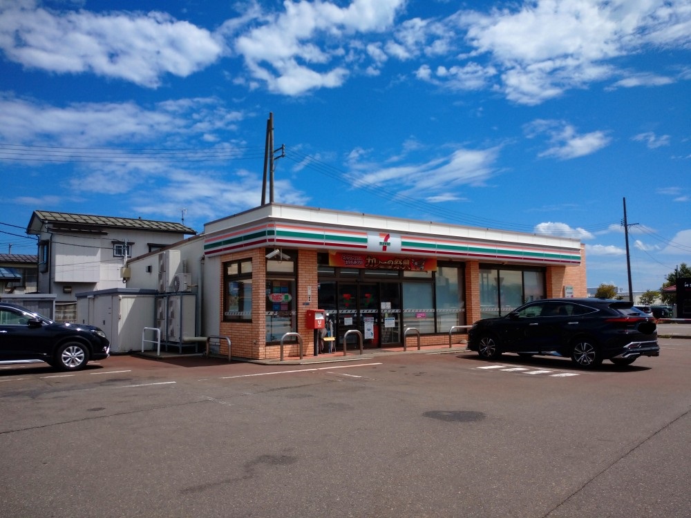 コンビニ　セブンイレブン上越五智国府店（コンビニ）まで366m