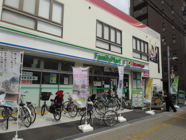 スーパー　ファミリーマート×イズミヤ東三国四丁目店（スーパー）まで640m