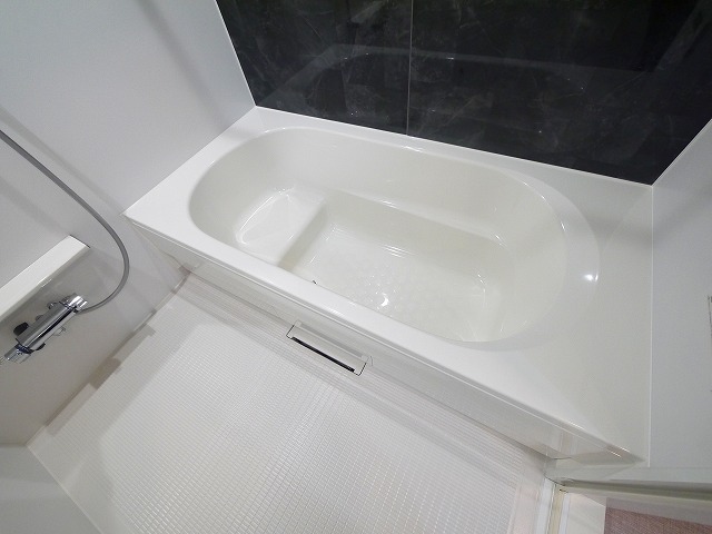 バス・シャワールーム　ゆったり過ごせるお風呂です