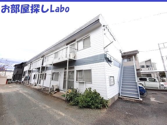 小田原市成田のアパートの建物外観