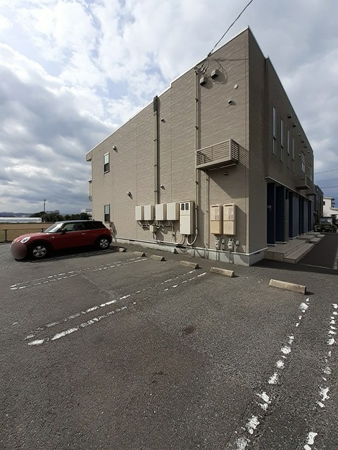 【出雲市荒茅町のアパートの駐車場】