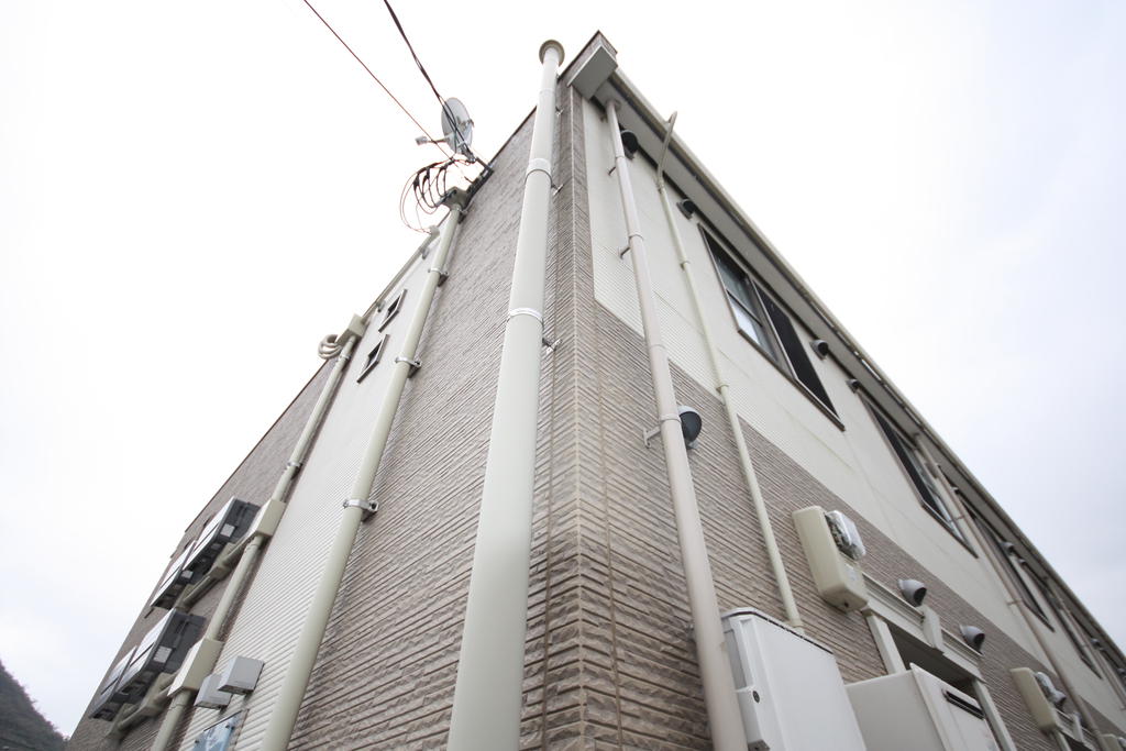 高松市国分寺町新居のアパートの建物外観