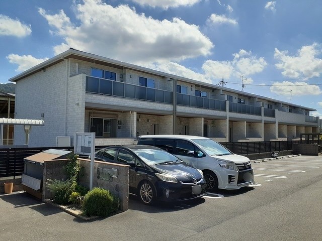 【東大阪市横小路町のアパートの建物外観】