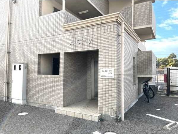 【碧南市権現町のマンションのエントランス】