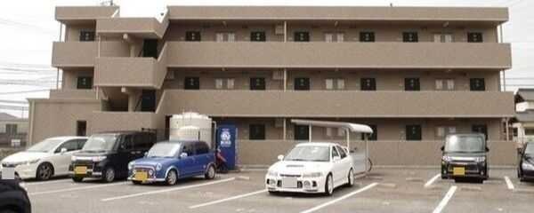 【碧南市権現町のマンションの駐車場】