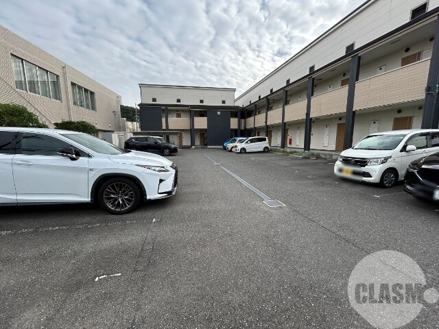 【河内長野市栄町のアパートの駐車場】