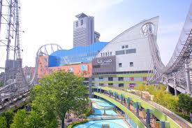 ショッピングセンター　LaQua（ショッピングセンター）まで500m