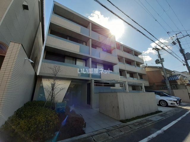 京都市伏見区深草小久保町のマンションの建物外観