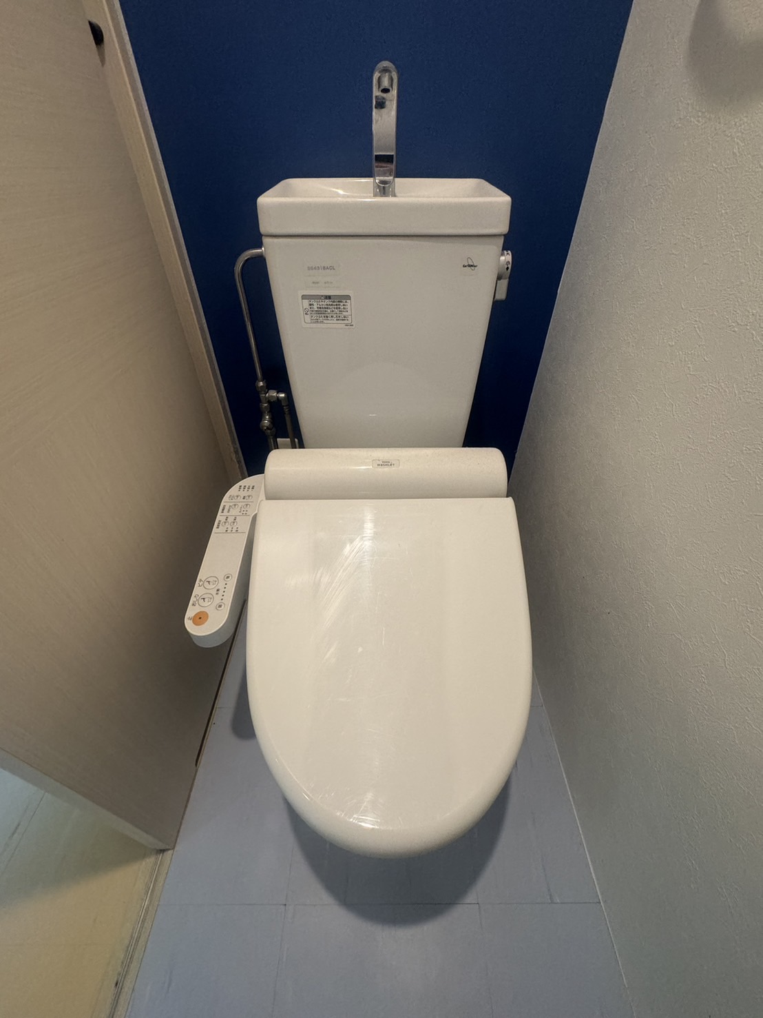 トイレ　温水洗浄便座付きのトイレです♪