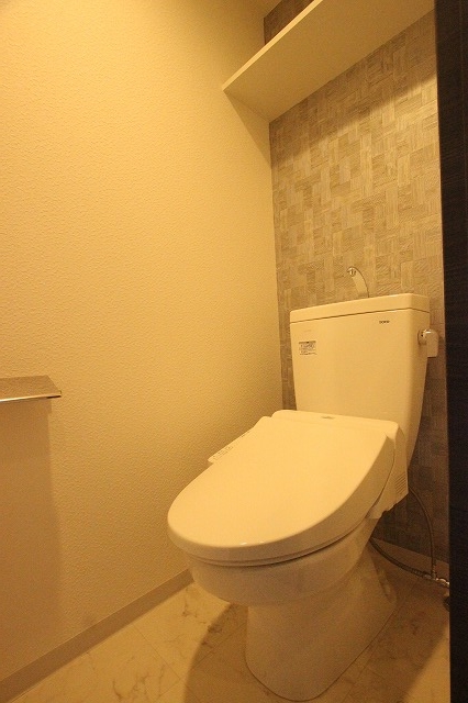 トイレ　同物件施工業者別物件の写真