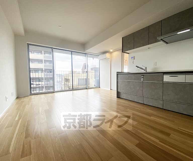 居室・リビング　コンビニ、、スーパー、銀行等周辺施設充実