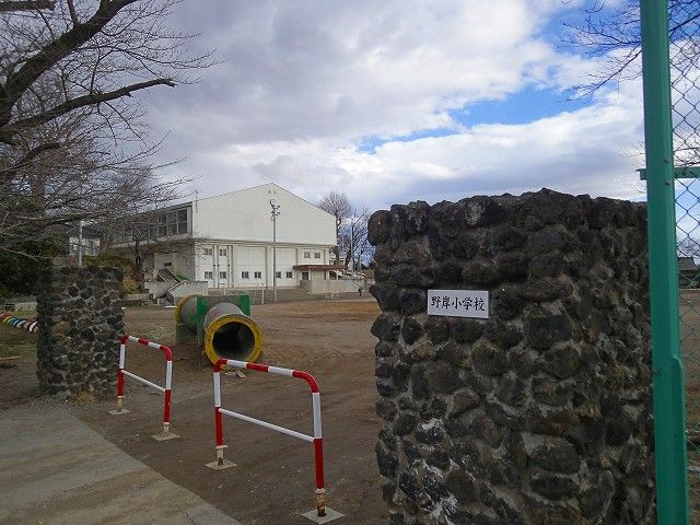 【小諸市甲のアパートの小学校】