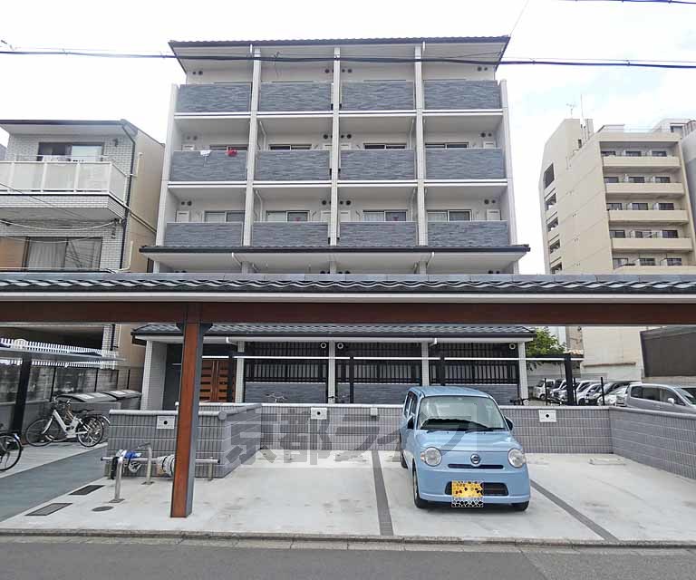 京都市上京区菱屋町のマンションの建物外観