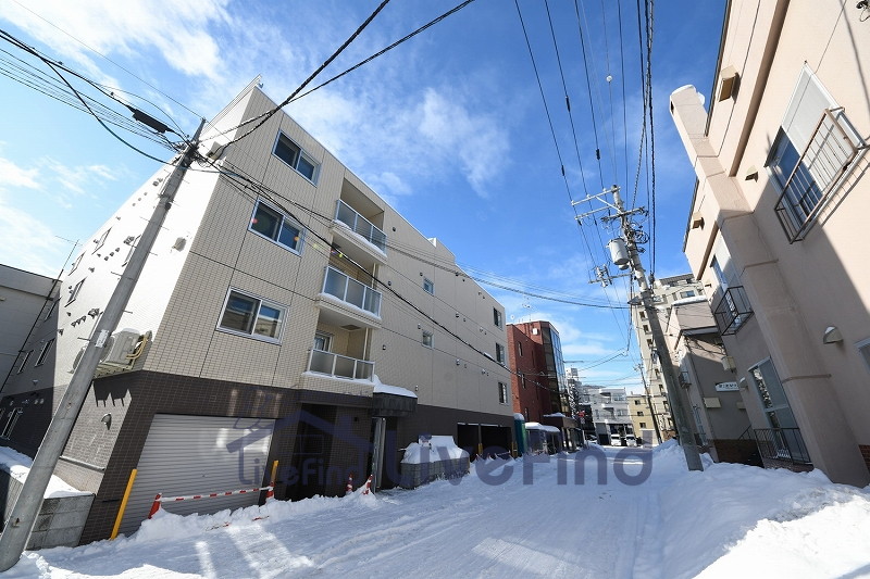 札幌市中央区南五条西のマンションの建物外観