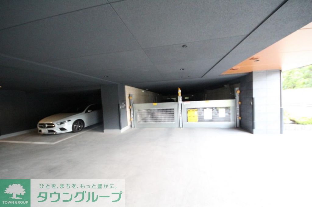 【武蔵野市吉祥寺本町のマンションの駐車場】