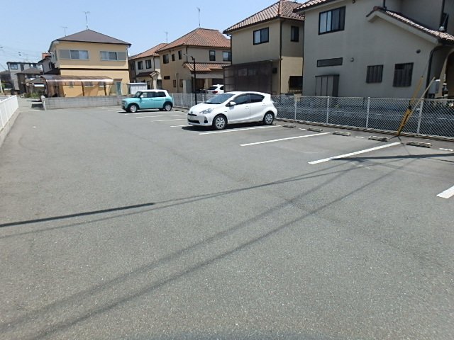 【アネックスハイブリッジB棟の駐車場】