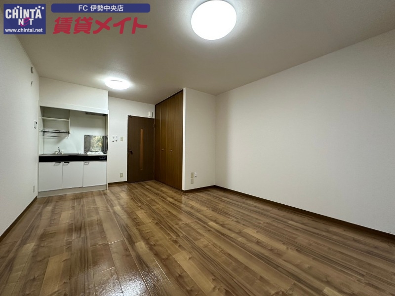 居室・リビング　同物件別室写真