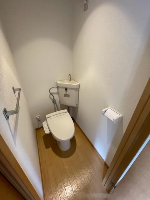 トイレ　温水洗浄便座