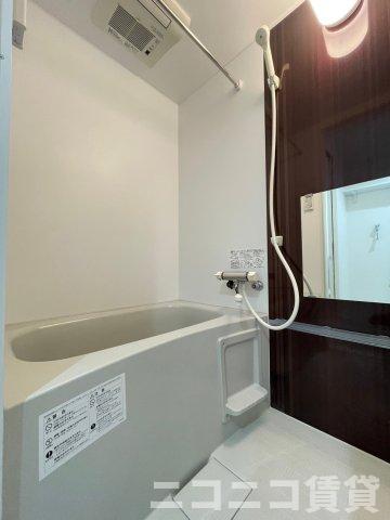 バス・シャワールーム　別号室タイプの為、現状を優先致します。