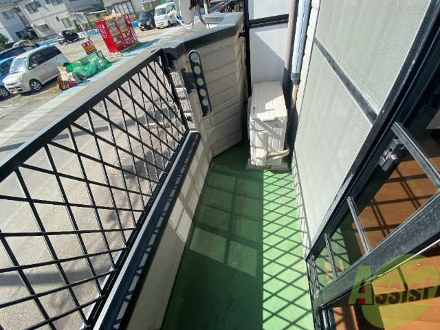 バルコニー　バルコニーがあるので天気がいい日は外に干せそうですね。