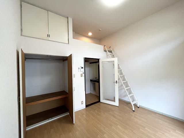 収納　収納（写真は203号室）