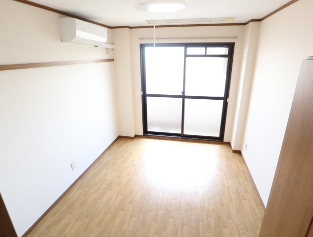 居室・リビング　ゆったり過ごせる居間です