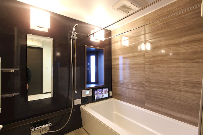バス・シャワールーム　テレビやマイクロバブルジェットバスが装備