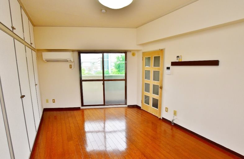 居室・リビング　★洋室7.3帖★