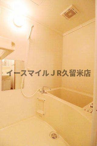 バス・シャワールーム　コンパクトで使いやすいお風呂です