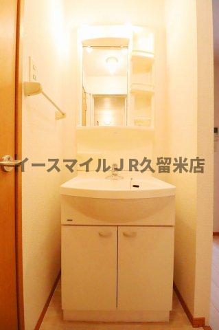 洗面設備　朝の身支度には欠かせない独立洗面化粧台