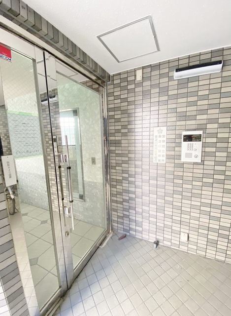 ロビー　オートロック・防犯カメラ