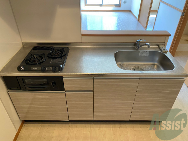 キッチン　キッチンはこちらです。十分な広さがございますね