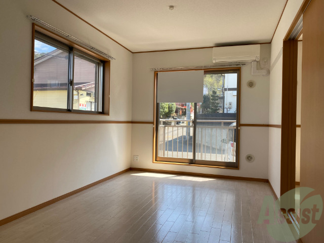 居室・リビング　陽当たり良く、十分に広さのあるお部屋となっております