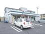 コンビニ　ファミリーマート彦根小泉町店（コンビニ）まで130m