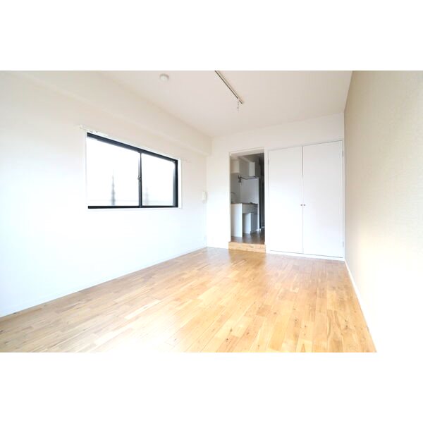 居室・リビング　同型シリーズの為現況優先致します