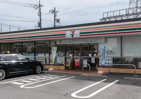 コンビニ　セブンイレブン板橋高島平9丁目店（コンビニ）まで230m