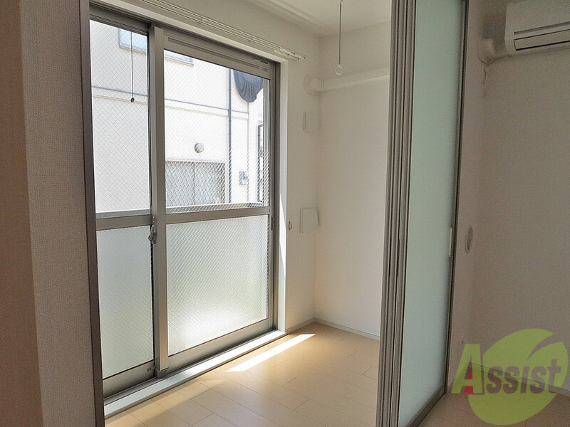 バルコニー　ベランダではなくサンルームです。雨の日でも洗濯できますね。