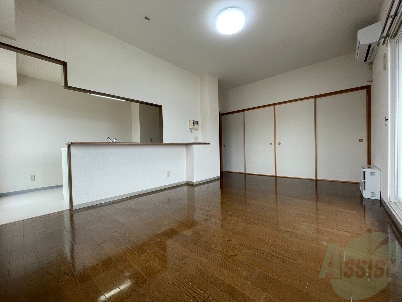 居室・リビング　広くてキレイなお部屋が広がっていて、充実した生活が送れそう。