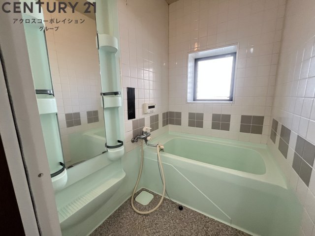 バス・シャワールーム　窓有