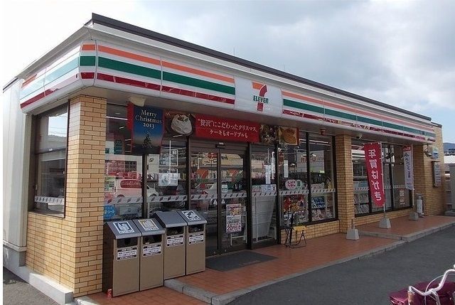 コンビニ　セブンイレブン（コンビニ）まで1100m