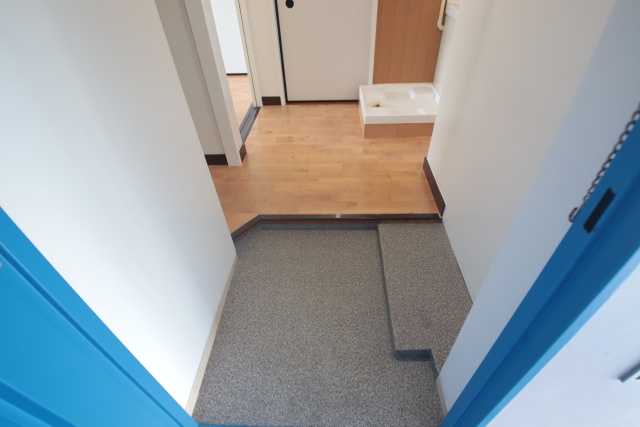 玄関　※別号室参考写真の為現状優先となります