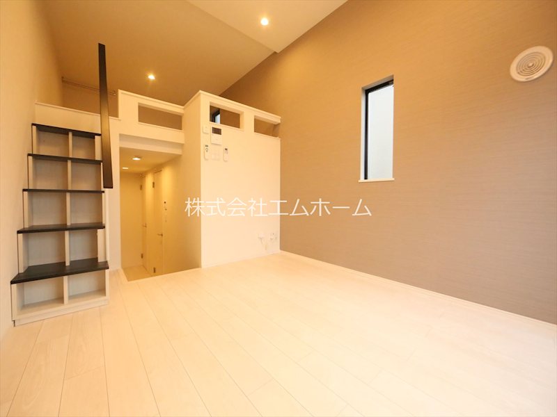 居室・リビング　洋室6帖　ロフト6.3帖（収納にも寝室にも使えます）