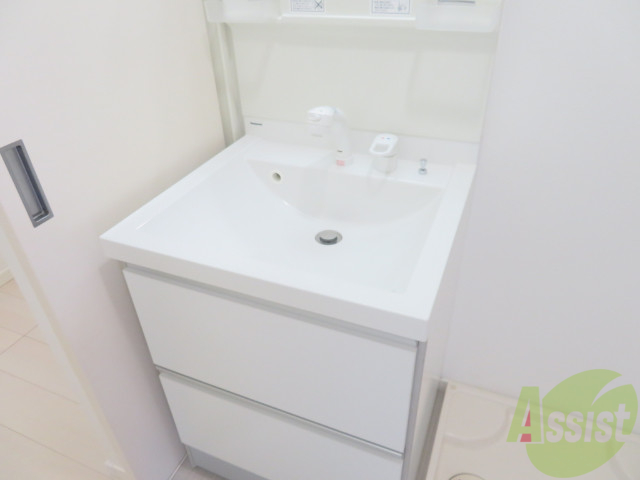 洗面設備　洗面台にシャワーが付いているので、ここで髪セットも出来ます。