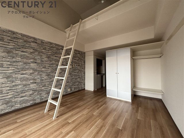 居室・リビング　床が明るい色合いでとても綺麗です！