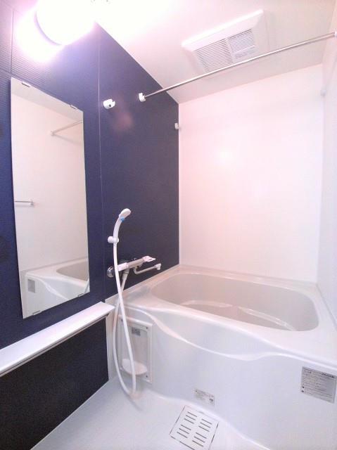バス・シャワールーム　浴室乾燥つきのお風呂です！